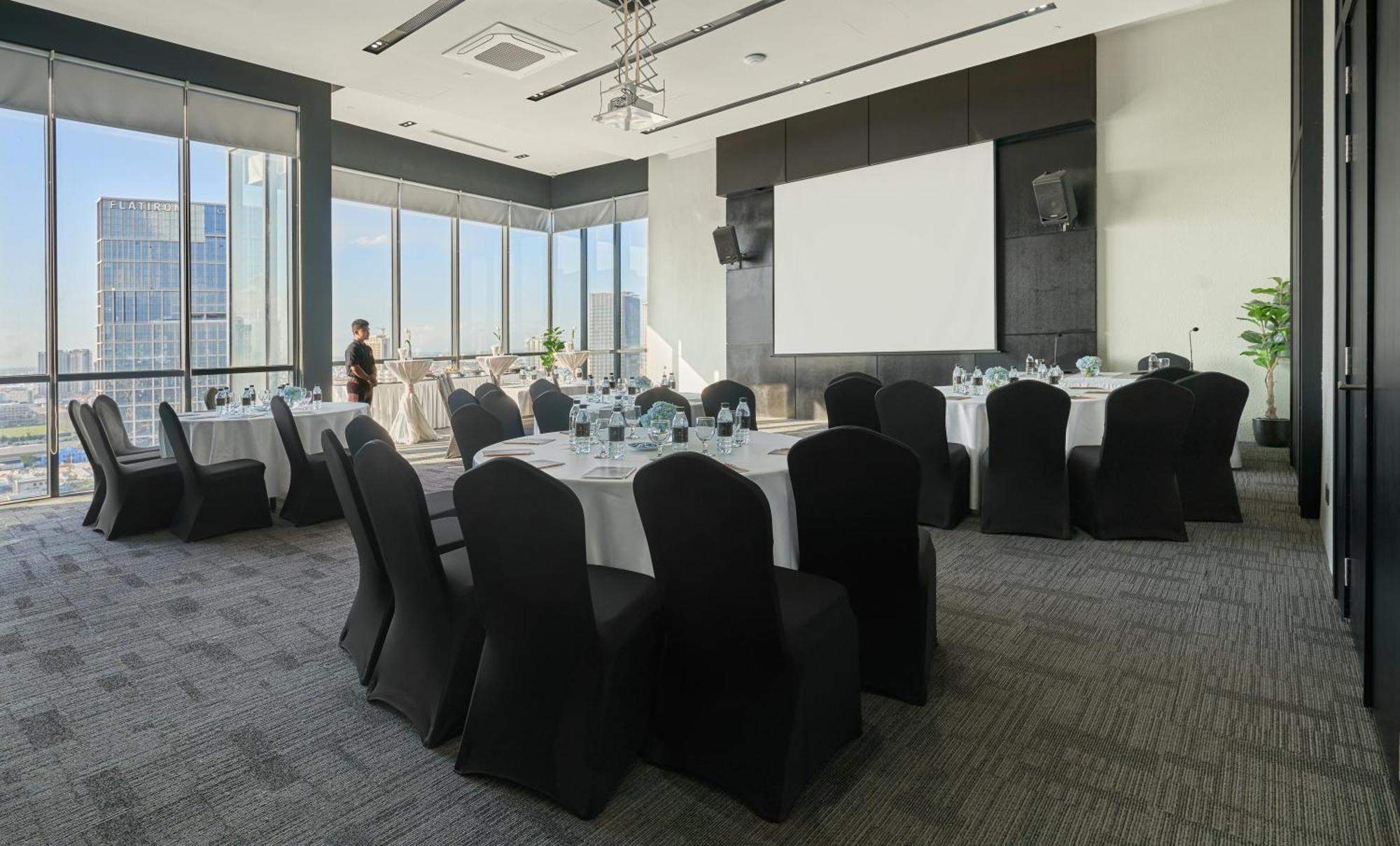 Luxcity Hotel & Apartment Phnom Penh Exterior foto